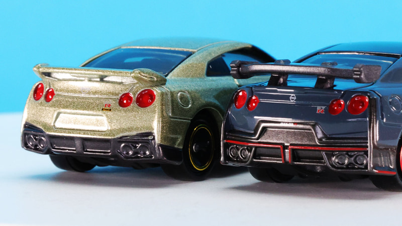 リアもだいぶ複雑に違いますね