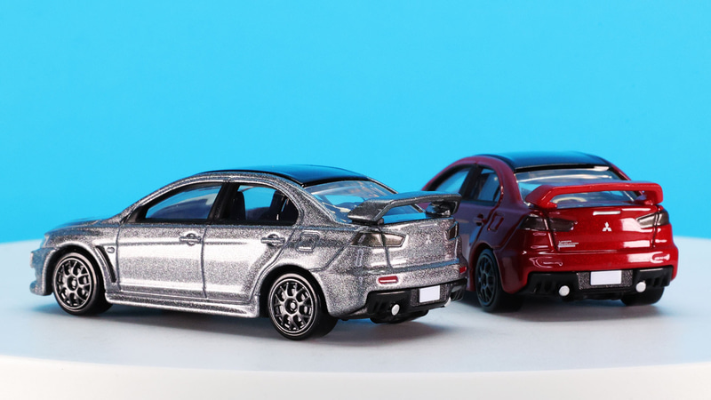 大きなリアウイングも空気効率が高そうです