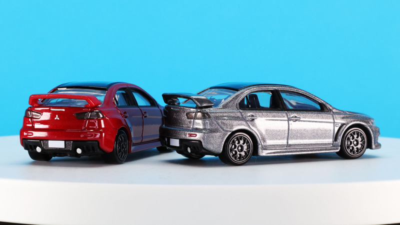 リアにもナンバープレートベースがホワイト塗装で再現されています