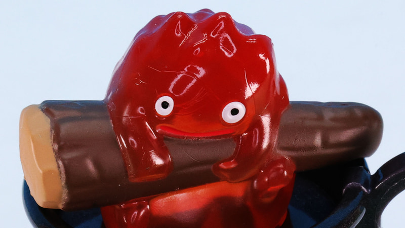 クリアー素材なので光を通してみると……