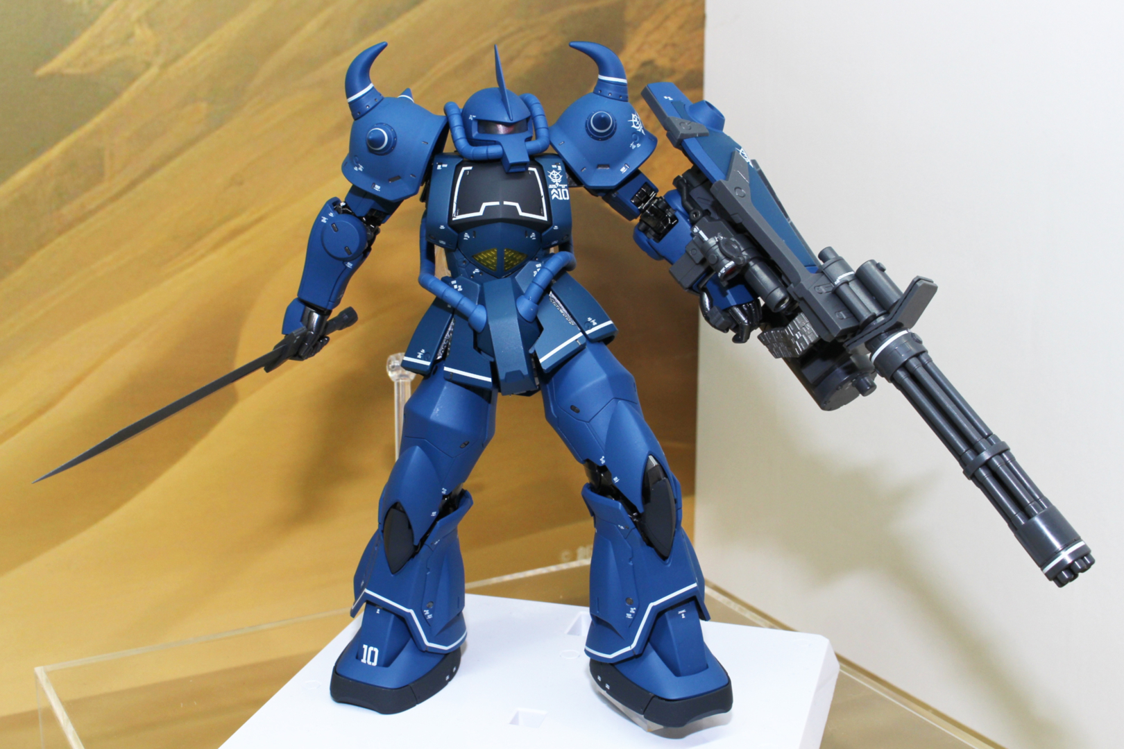 全高は約187mmで、スケールは1/100相当となっている