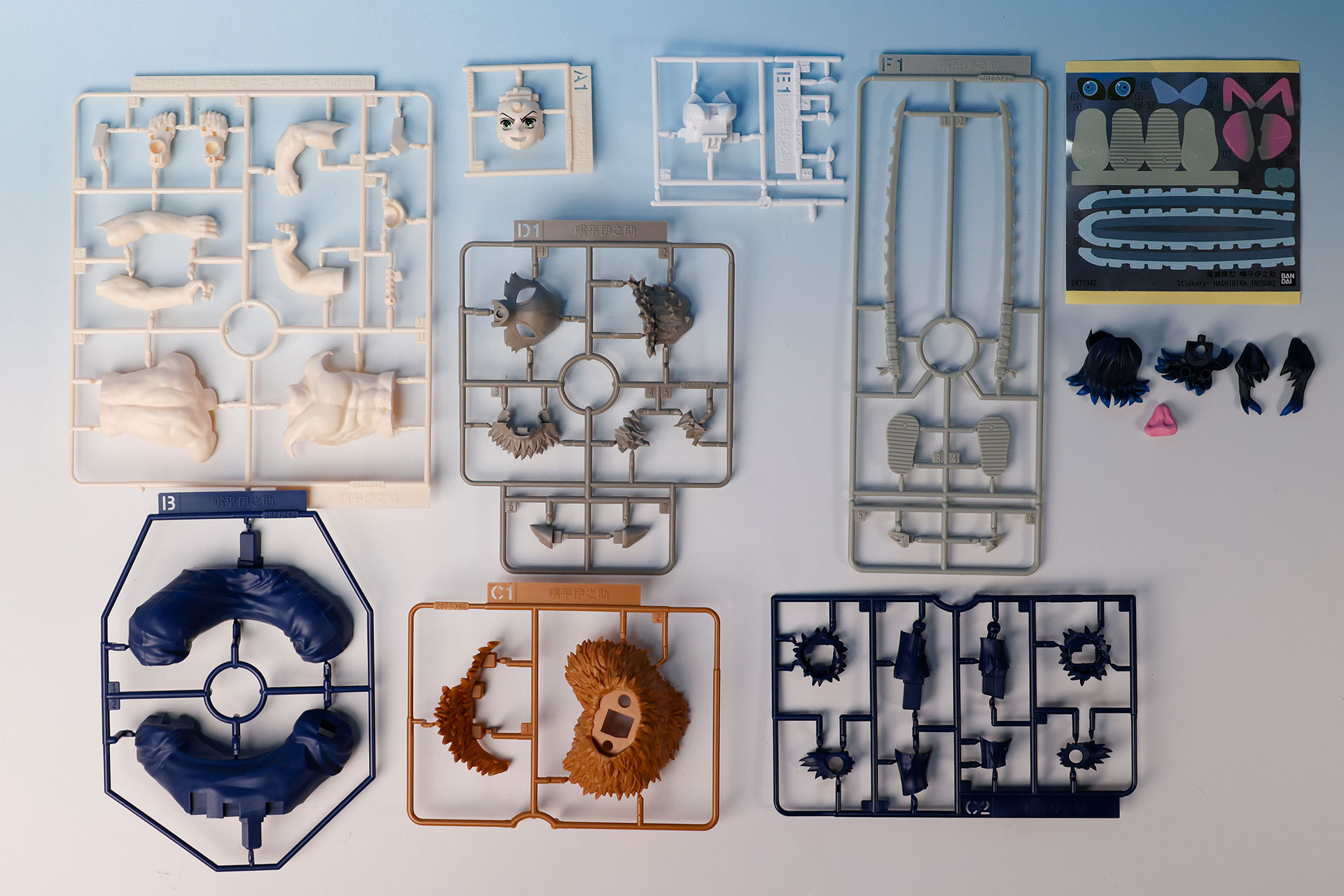 「鬼滅模型 嘴平伊之助」のキット内容物一式