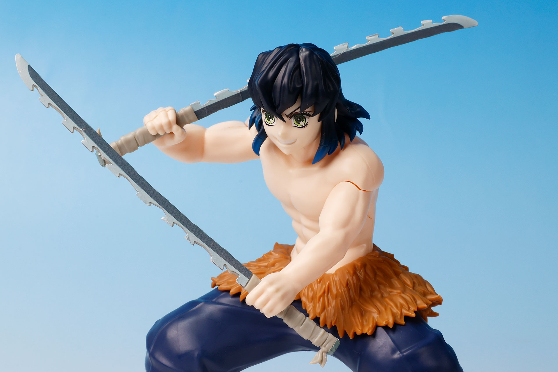 頭部は素顔にも付け替えられる