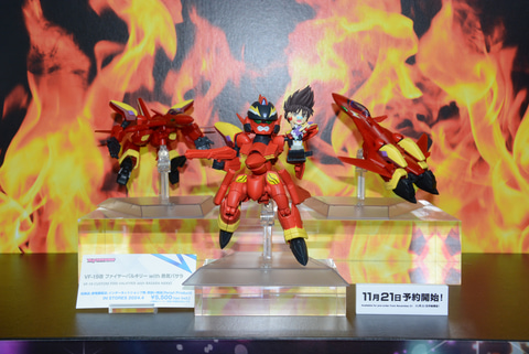 ファイアーボンバーそろい踏み！ 「HI-METAL R ファイヤーバルキリー