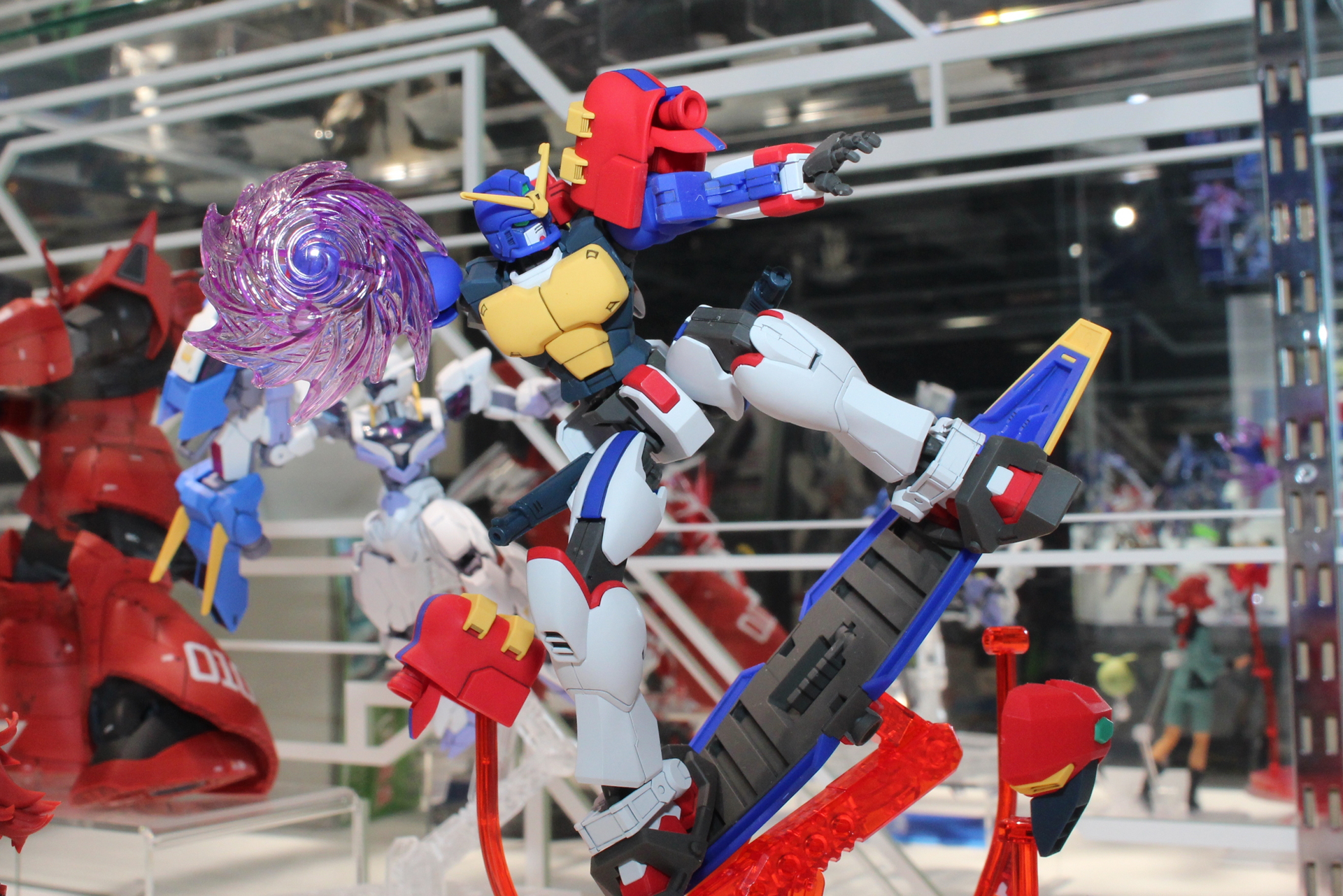 アーマーをパージ中の姿でディスプレイされていた