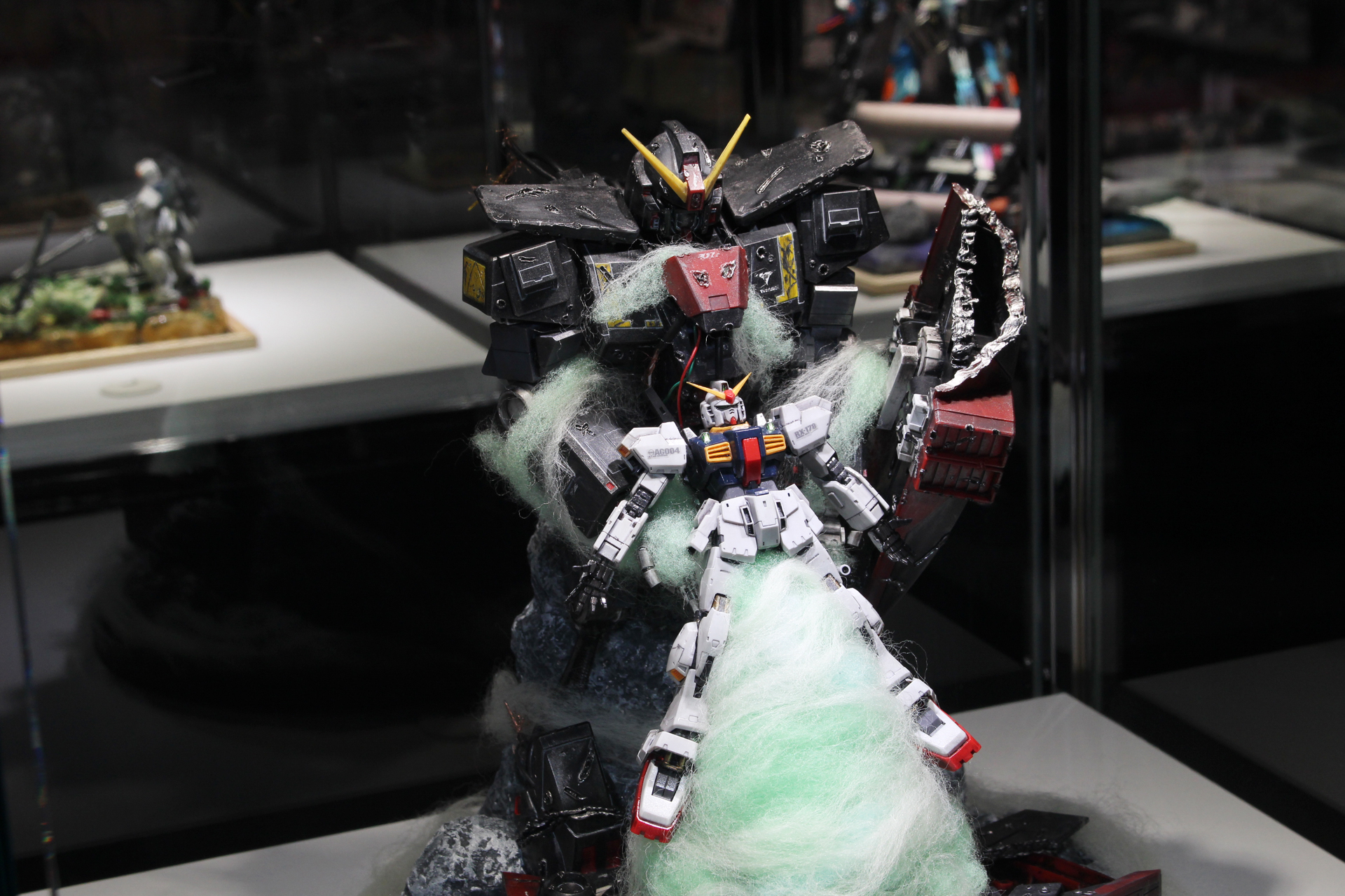 タイトル：カミーユ 宇宙へ・・・／制作者：小島柚紀／使用キット：HG 1/144 サイコガンダム他