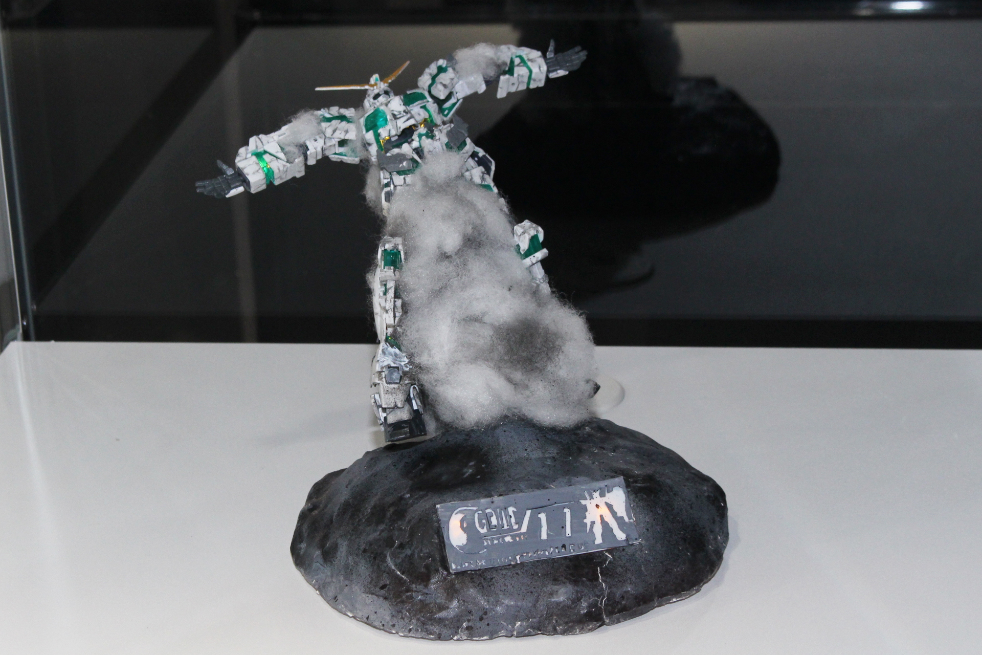 タイトル：時を戻す力／制作者：たくみん／使用キット：HG 1/144 フルアーマー・ユニコーンガンダム（デストロイモード）他