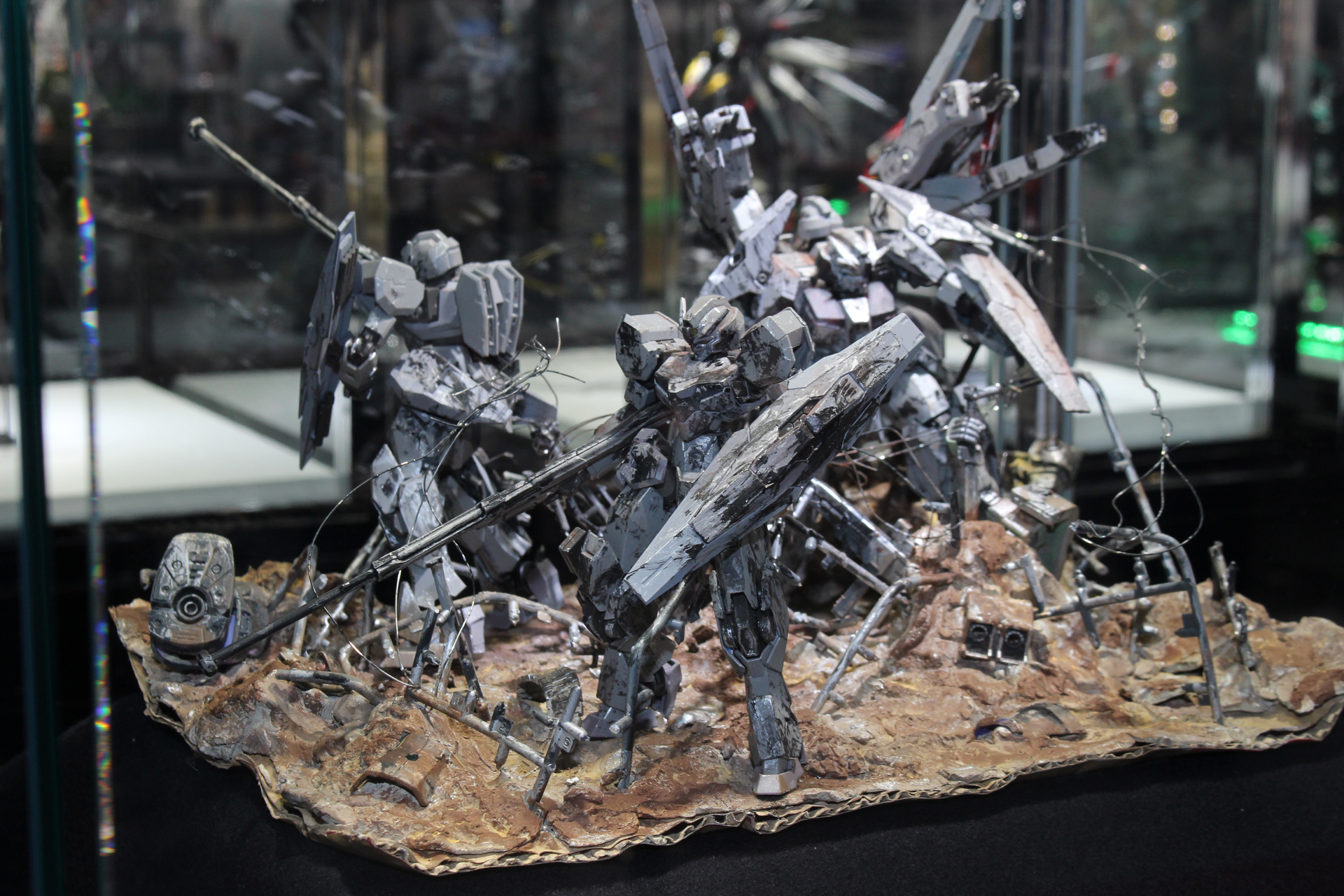 タイトル：地球偵察／制作者：teruma／使用キット：HG 1/144 ガンダムルブリスウル他