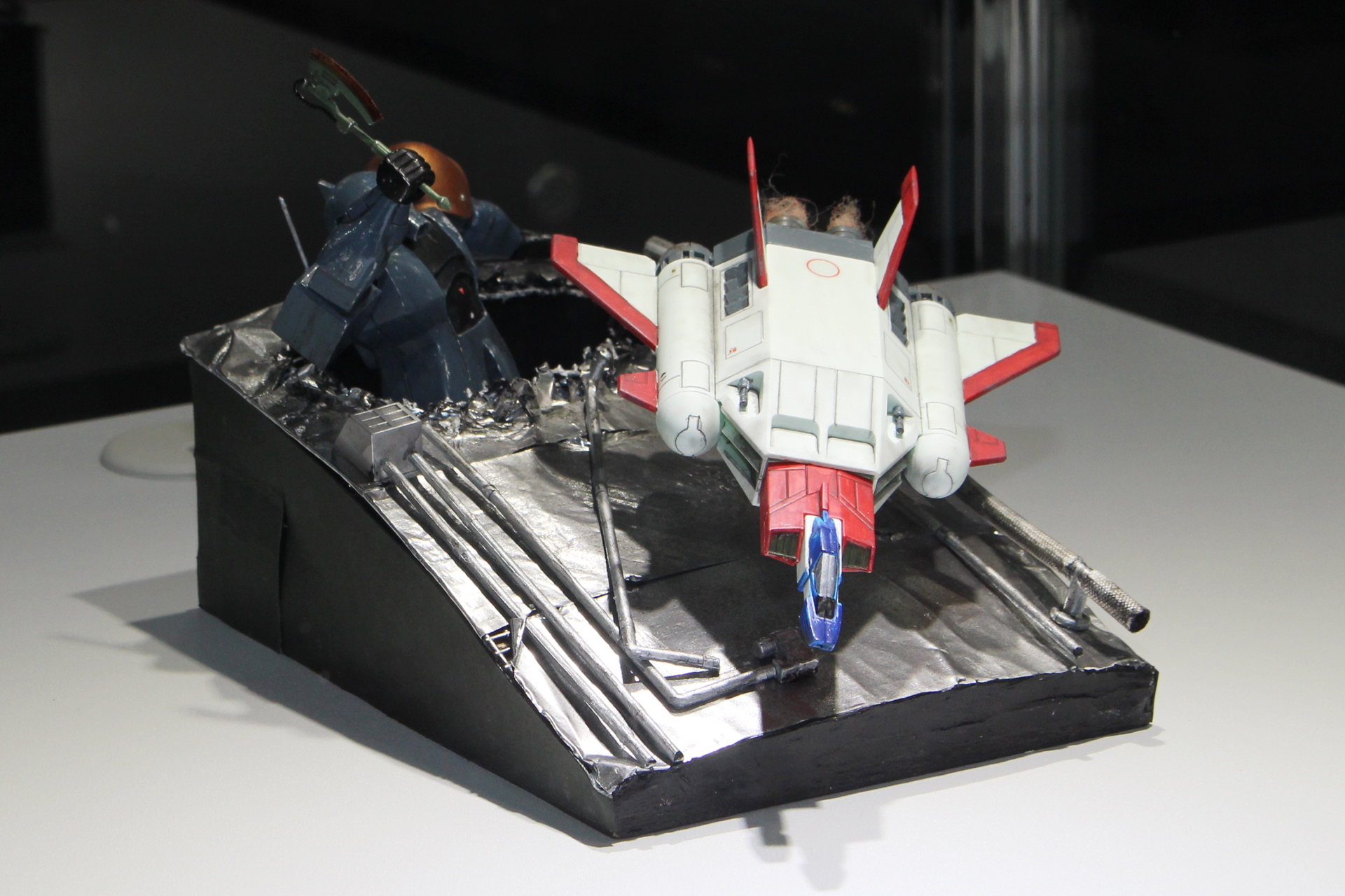 タイトル：まちぶせ！／制作者：nana／使用キット：HG 1/144 ザクI他