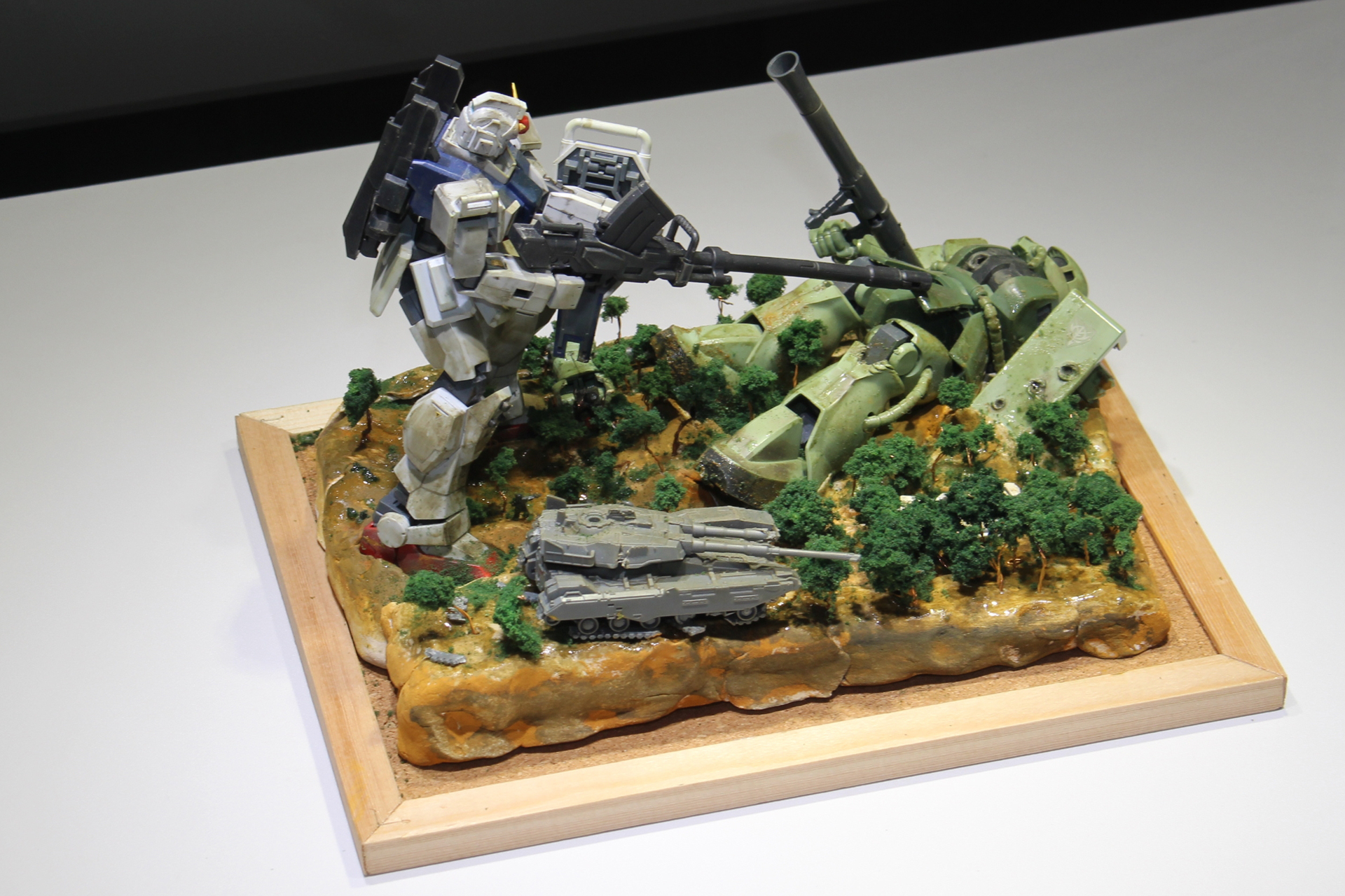 タイトル：0079 ～極東ニテ～／制作者：Youtaro／使用キット：HG 1/144 陸戦型ガンダム他