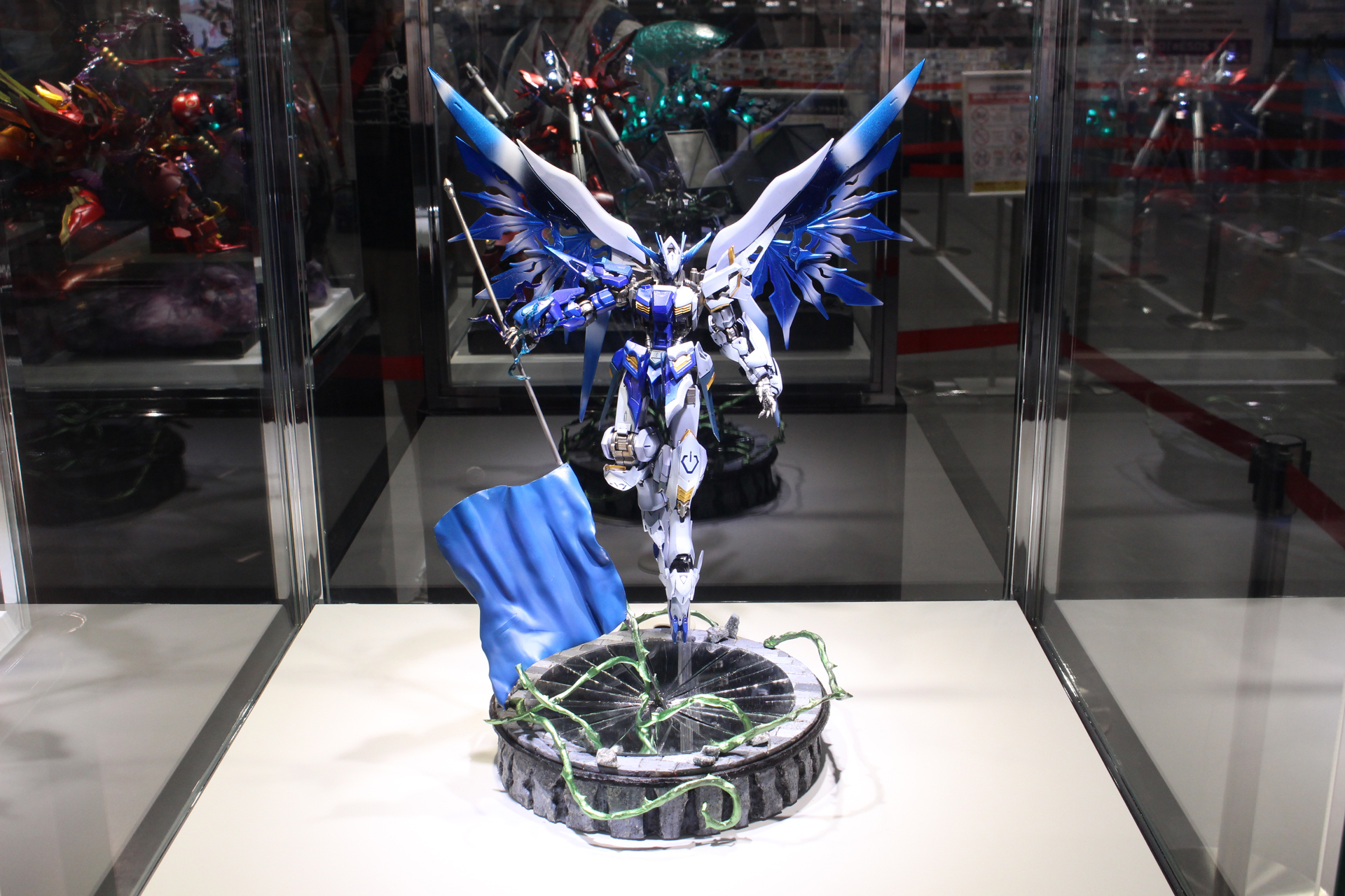 タイトル：逆光-革命の旗揚げ-／制作者：GARAPAGOS／使用キット：MG 1/100 ガンダムバルバトス他