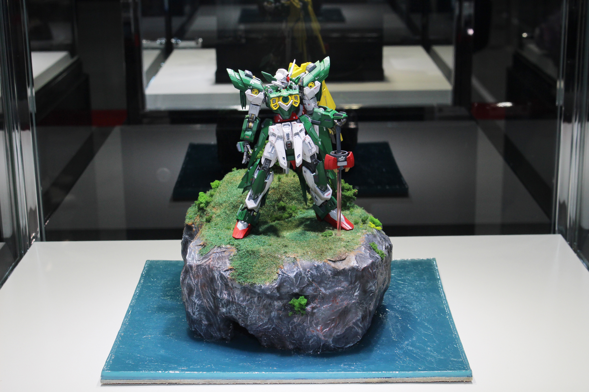 タイトル：リナーシタ／制作者：コボリンゴ／使用キット：HG 1/144 ウイングガンダムフェニーチェ他