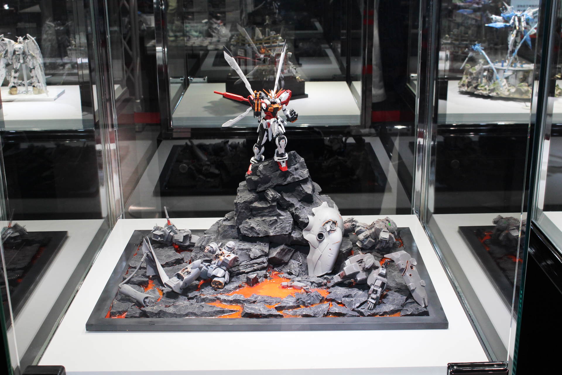 タイトル：されどこの掌は烈火の如く／制作者：ぷらうら／使用キット：RG 1/144 ゴッドガンダム他