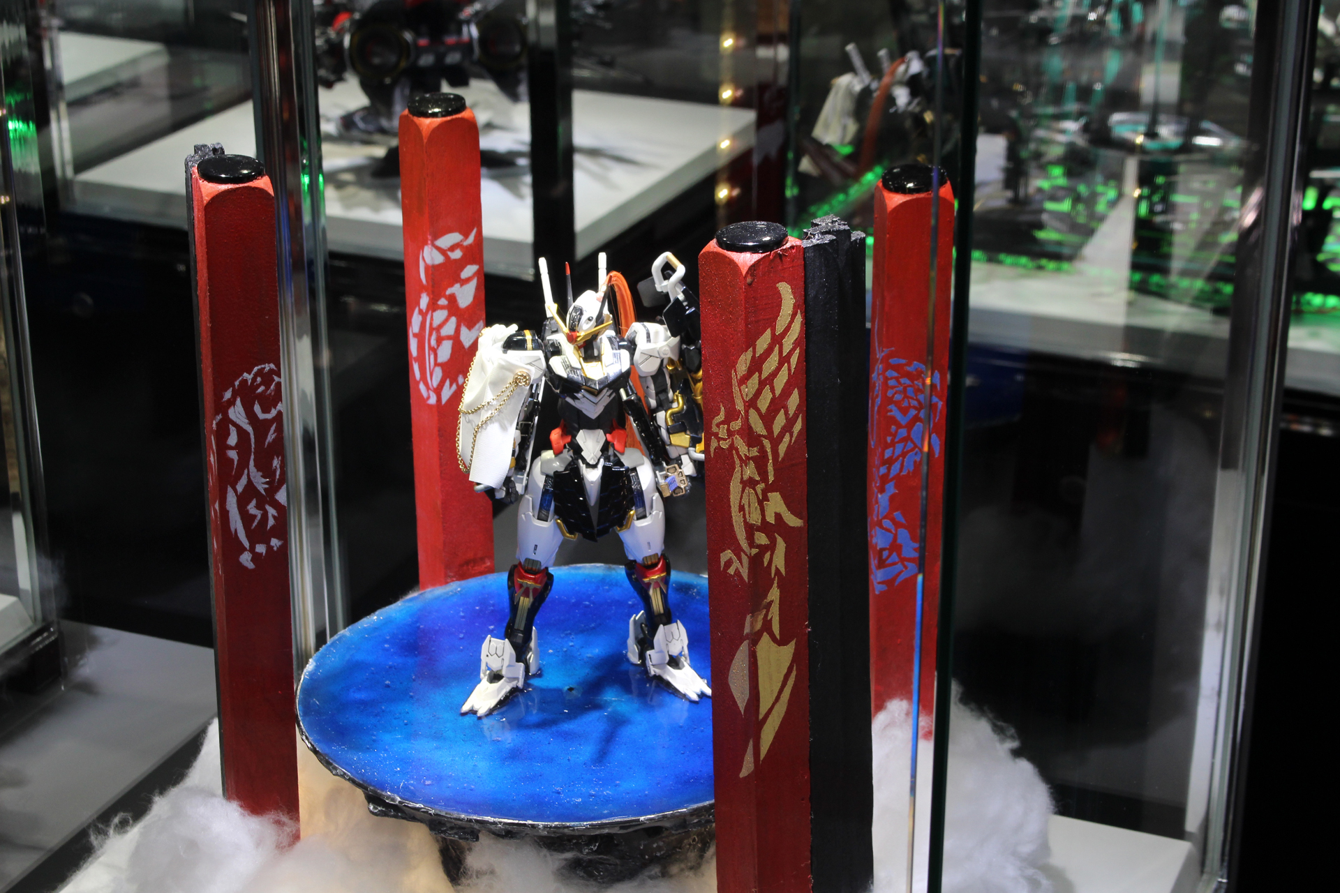 タイトル：残心-我よ気高くあれ-／制作者：三藤 ウララ／使用キット：FULL MECHANICS 1/100 ガンダムエアリアル他