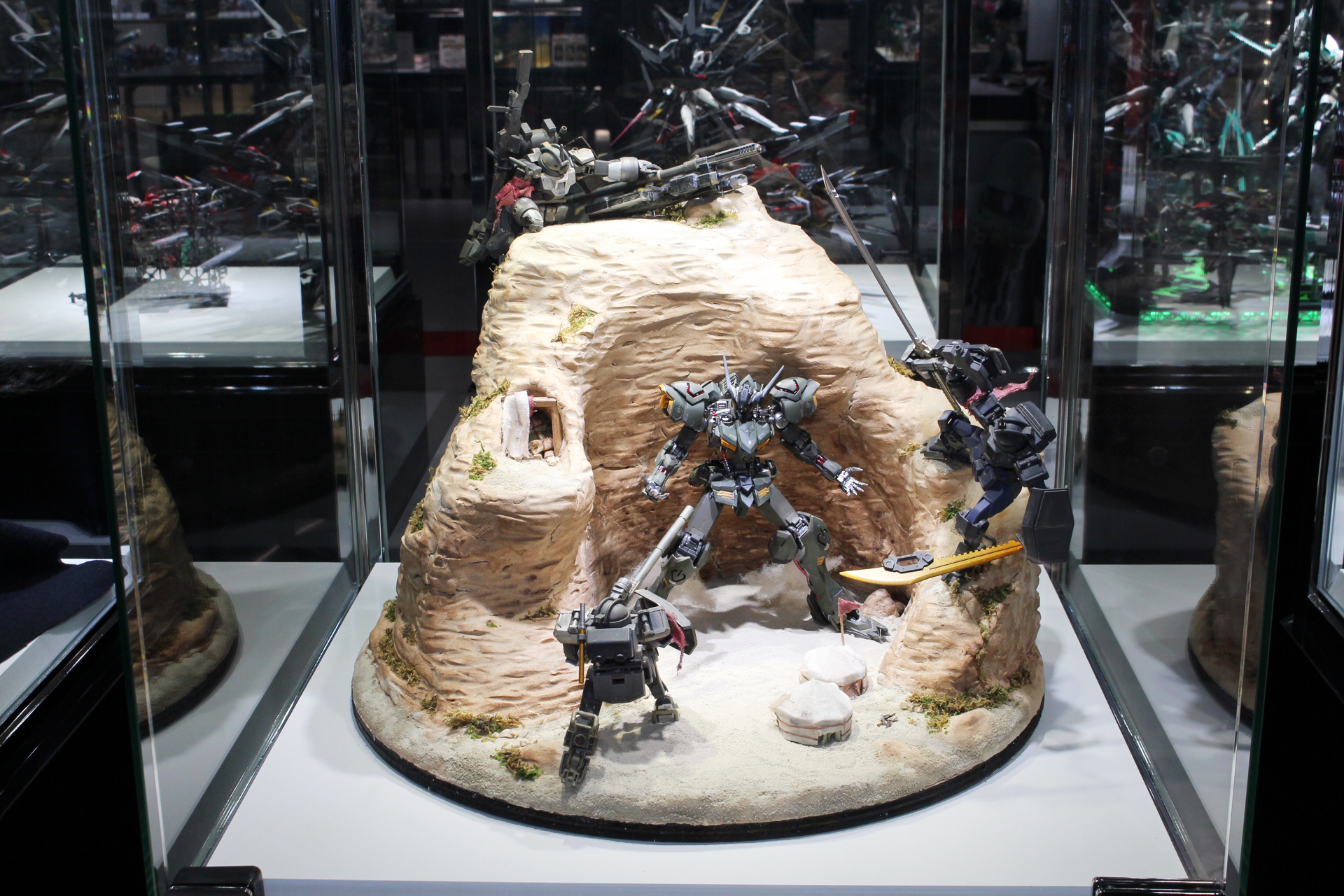 タイトル：紅き魂／制作者：横山 士朗／使用キット：MG 1/100 ガンダムバルバトス他