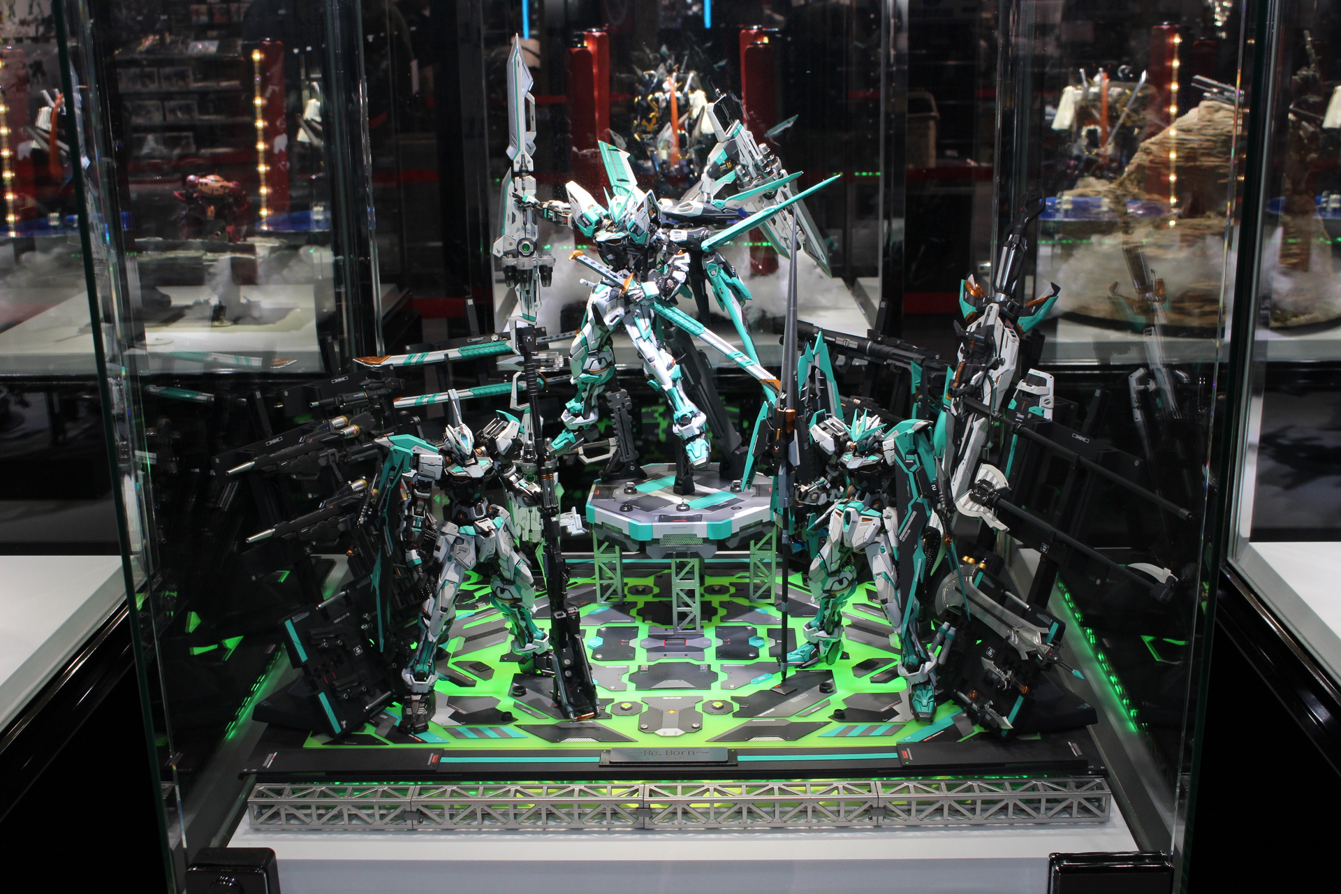 タイトル：Re,Born／制作者：ヨ作／使用キット：MG 1/100 ガンダムアストレイ レッドドラゴン他