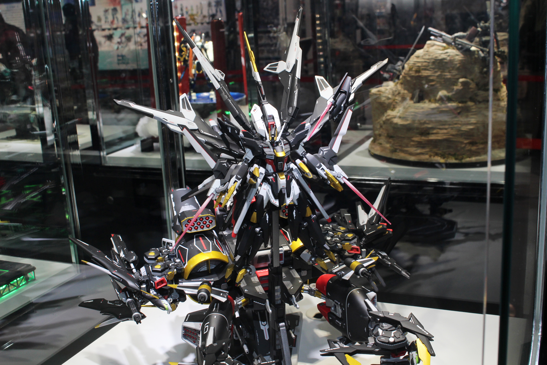 タイトル：Re:taliate／制作者：Ririto／使用キット：HGCE 1/144 ストライクフリーダムガンダム他