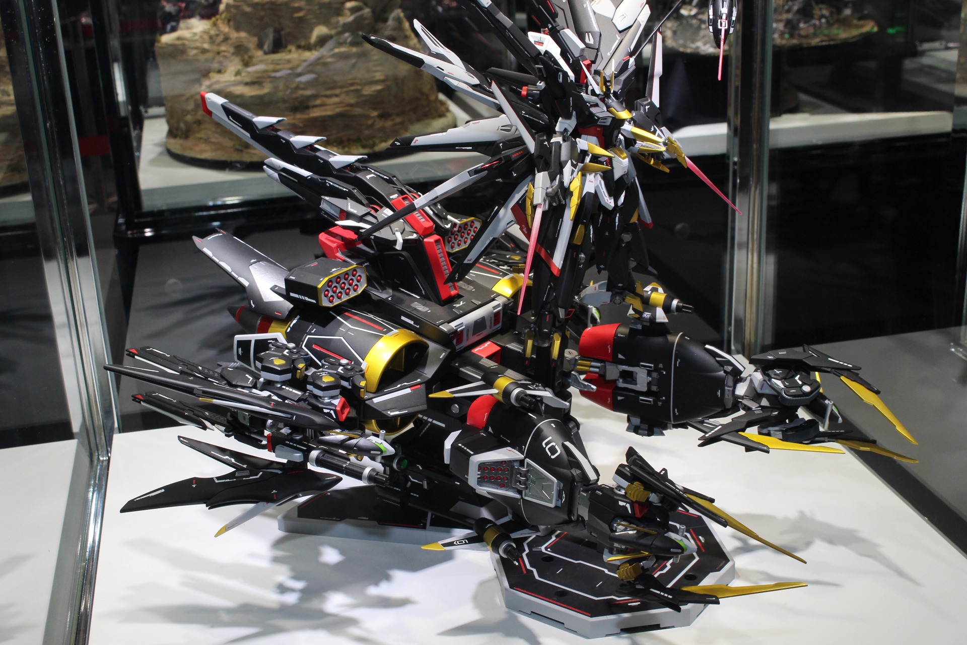 タイトル：Re:taliate／制作者：Ririto／使用キット：HGCE 1/144 ストライクフリーダムガンダム他