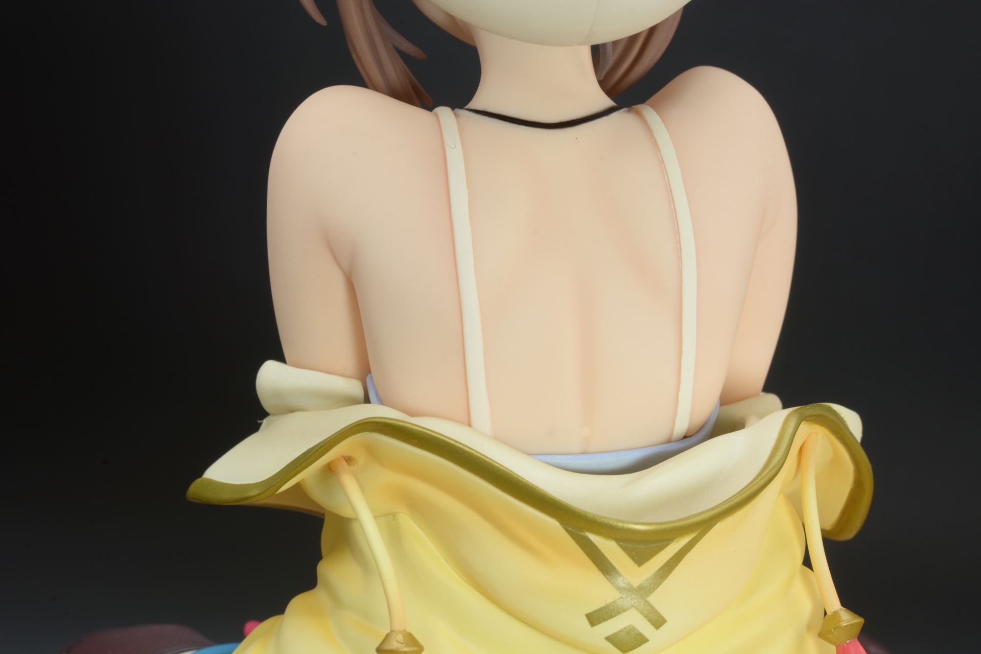 むき出しの背中がセクシーだ