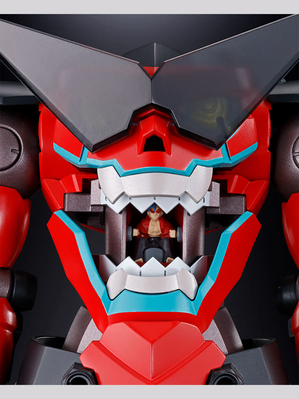 グレンの腹部にはカミナが搭乗。アクションフィギュアとしての可動域を実装しながら、コックピット再現も実現している