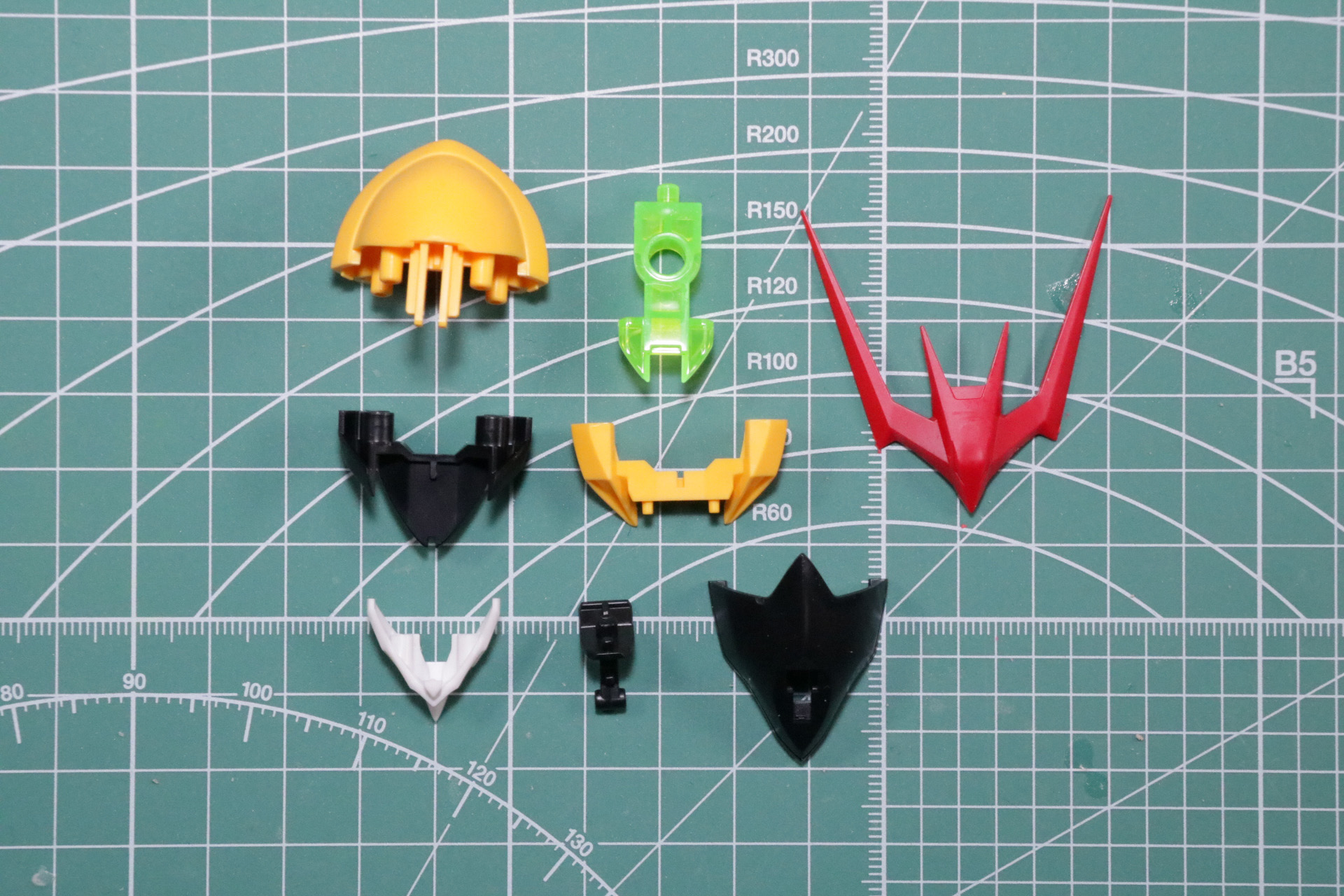 パーツ分けによって劇中に近いカラーリングが再現されている