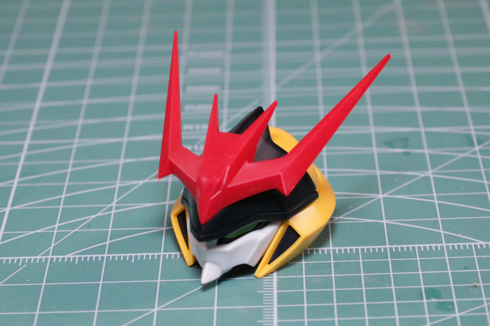 パーツ分けによって劇中に近いカラーリングが再現されている