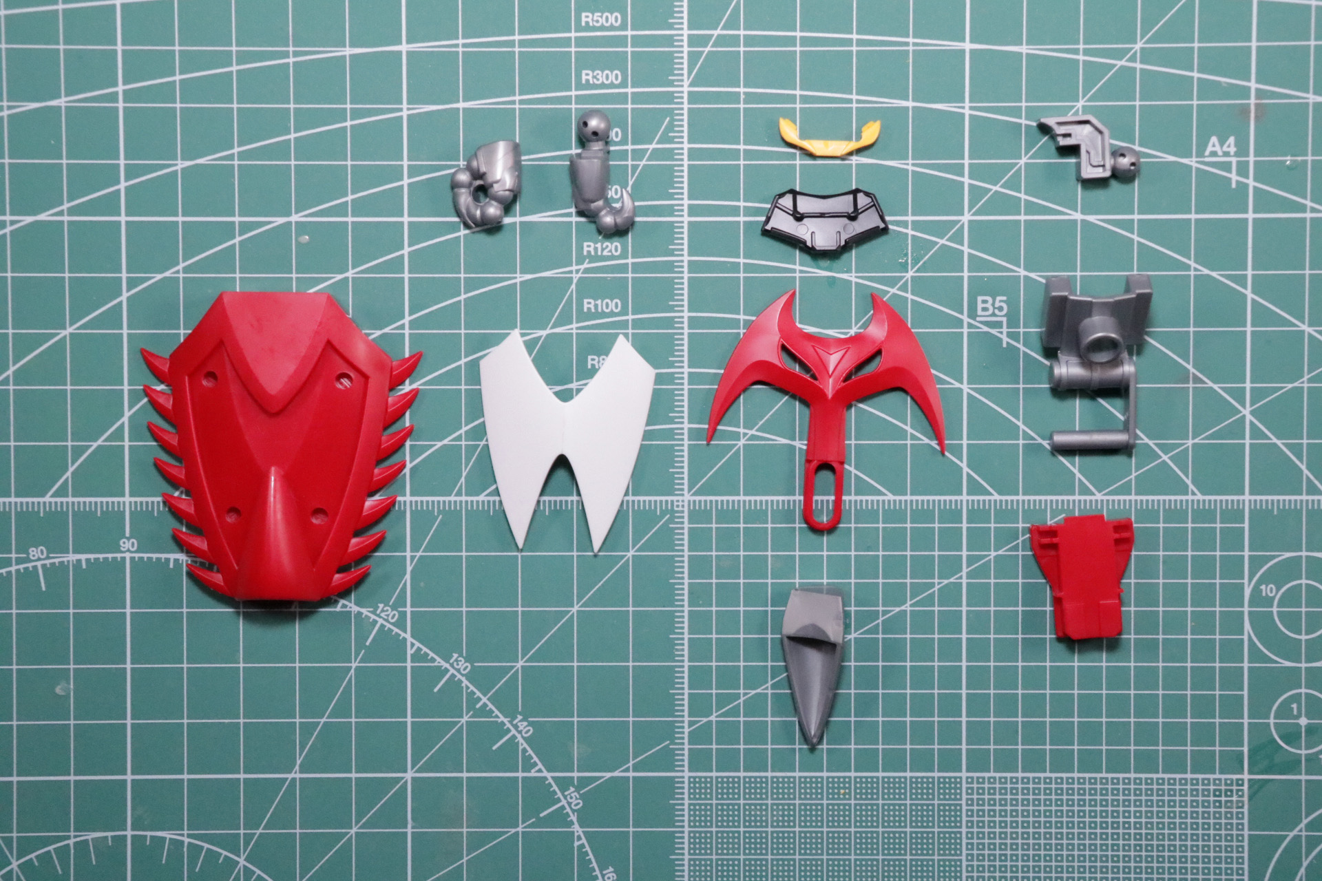 タイガーシールド。劇中のタイガーソードの収納も可能