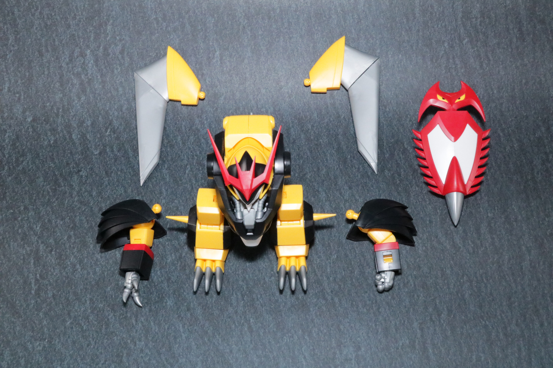 魔神形態から一度パーツを取り外す