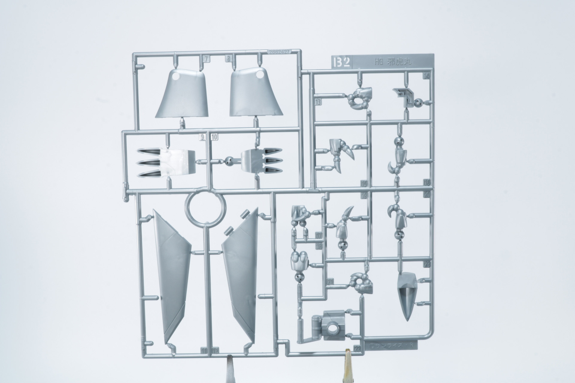 手足や胴体と全身に使用するイエロー成形色のランナー