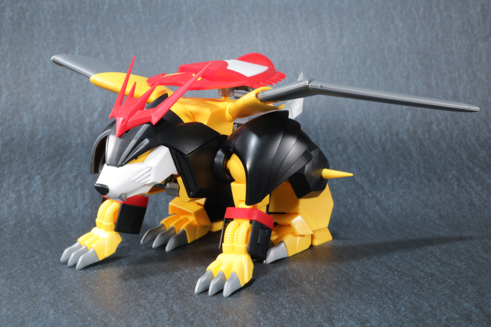 「チェンジタイガー！」の虎王の掛け声共に、虎型の姿と邪虎丸