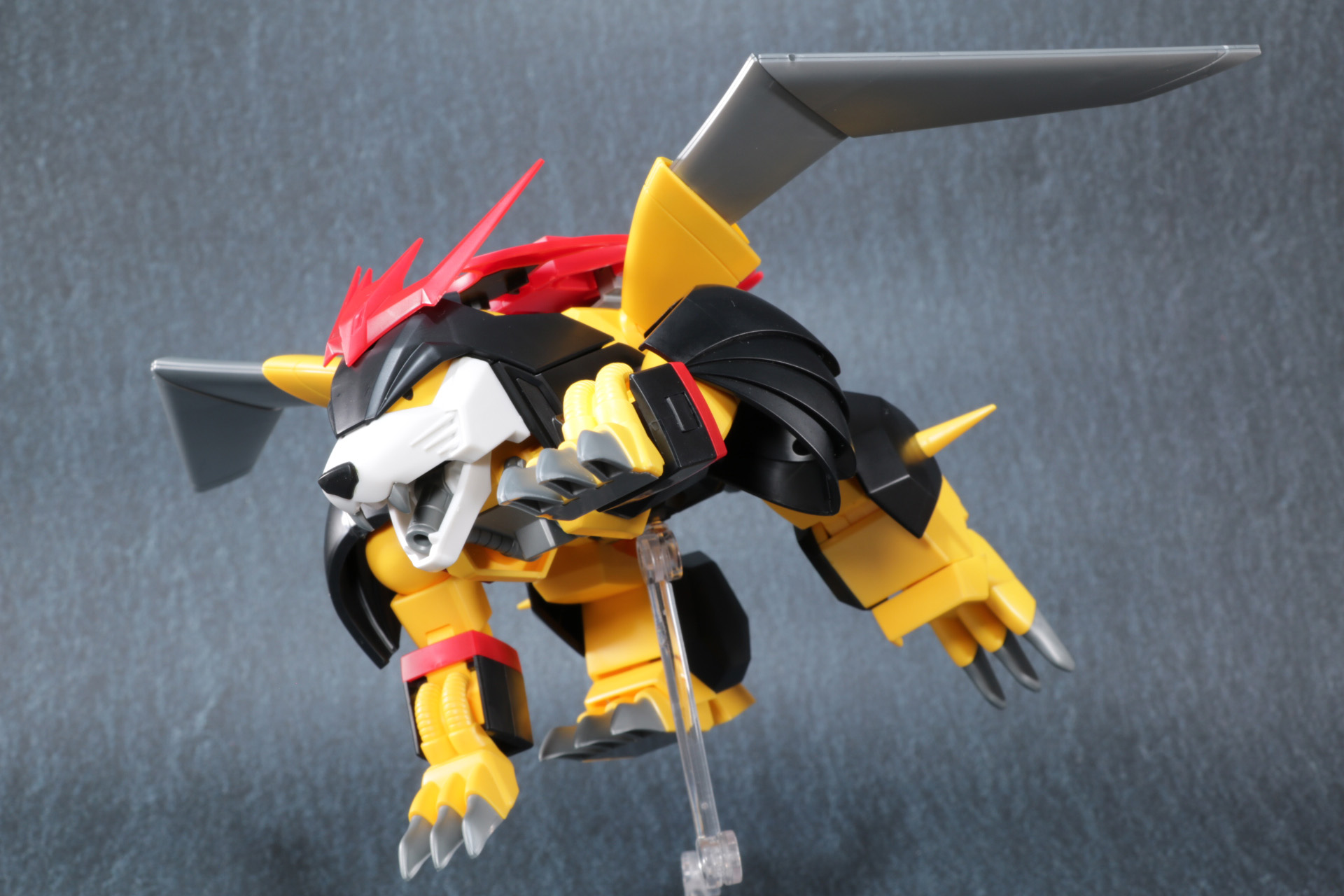 別売りの「アクションベース6」を使用すれば、飛行時のアクションも楽しめる