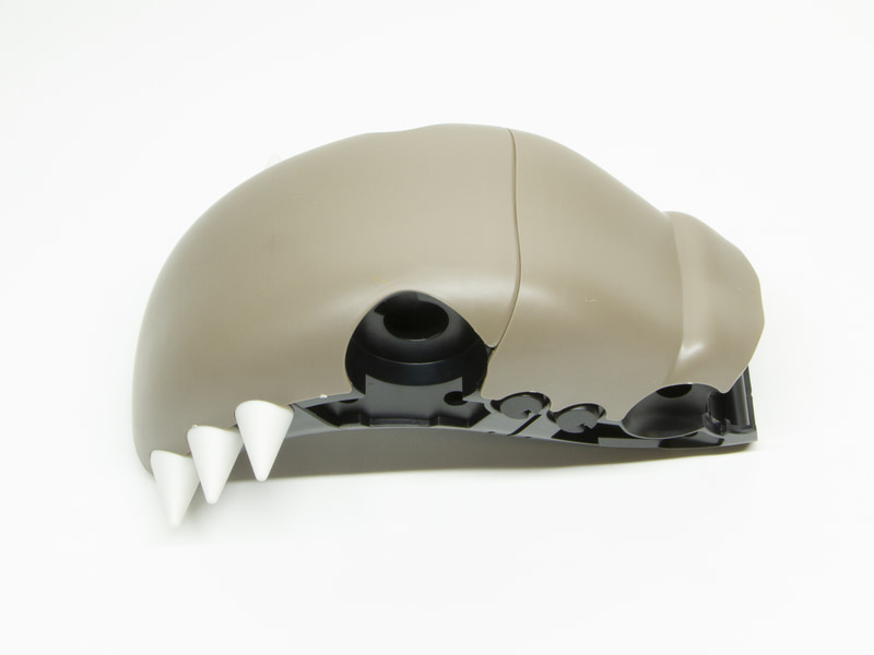 前面部分を組み立てるとこうなる。意外と大胸筋がしっかりしている