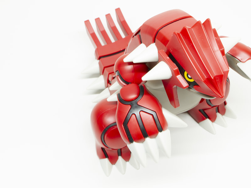 腕は2軸可動に加えてボールジョイントがあり、手の表情付けが可能