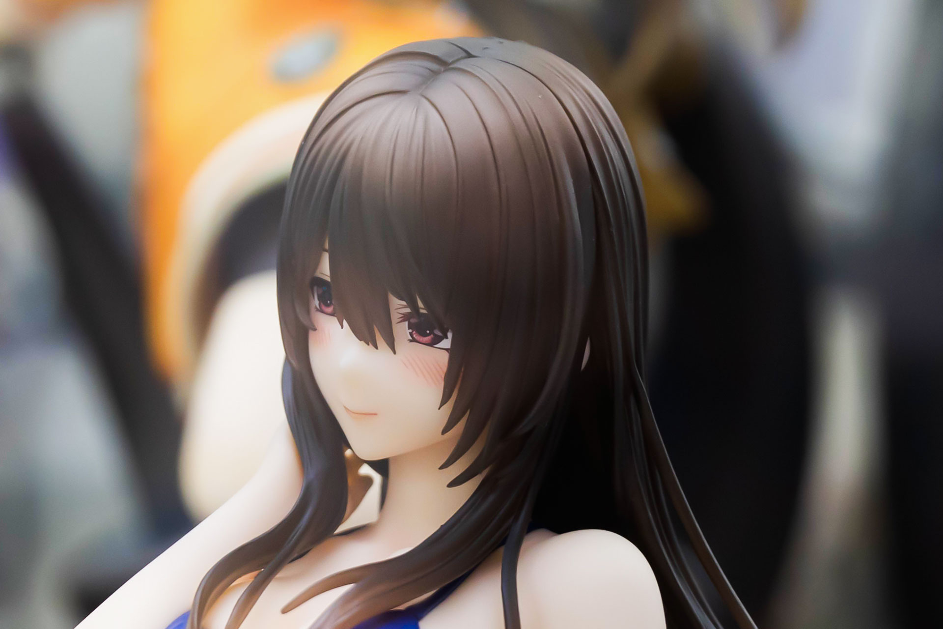 髪は毛先に掛けて透き通っているように見える