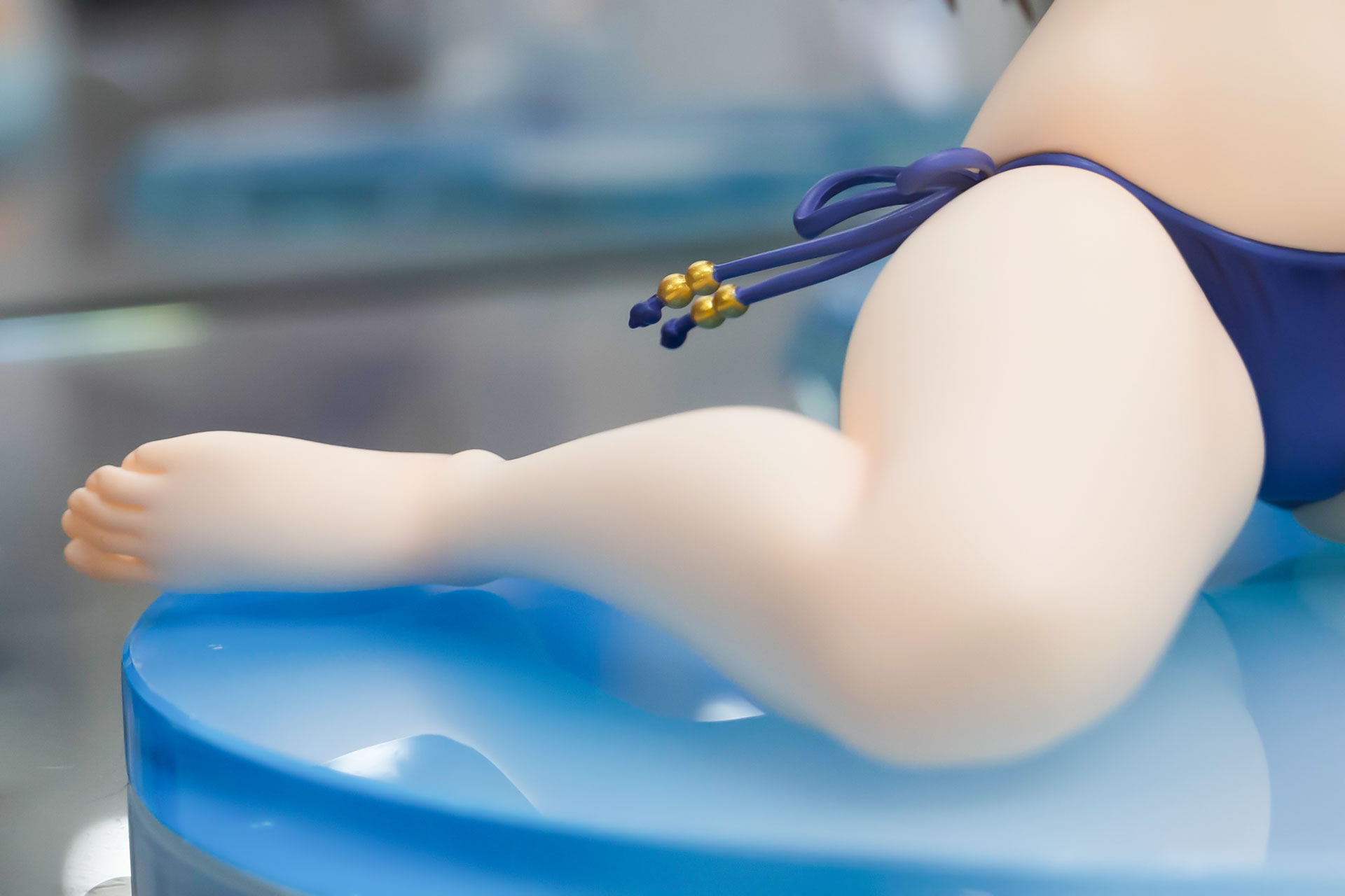 白い素肌がなまめかしい！