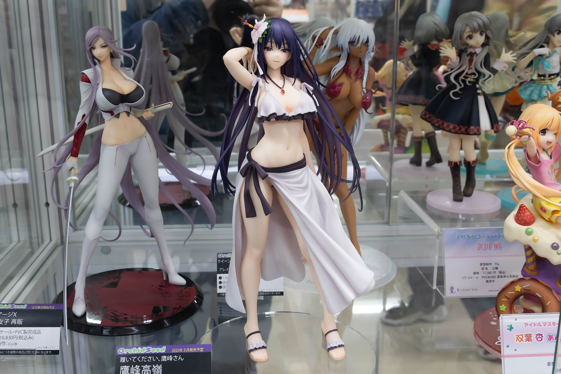 フィギュアの素材はPVCで、全高は約270mmだ