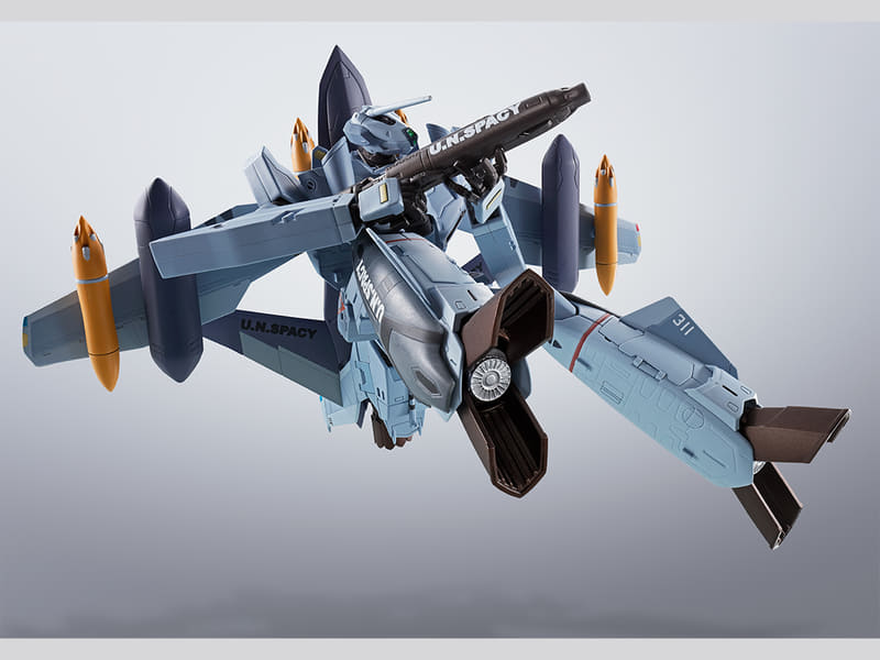 ガウォーク形態、バトロイド形態に対応する交換用手首パーツが左右4種付属し、ガンポッドを構えたポーズなど様々なアクションポーズが可能