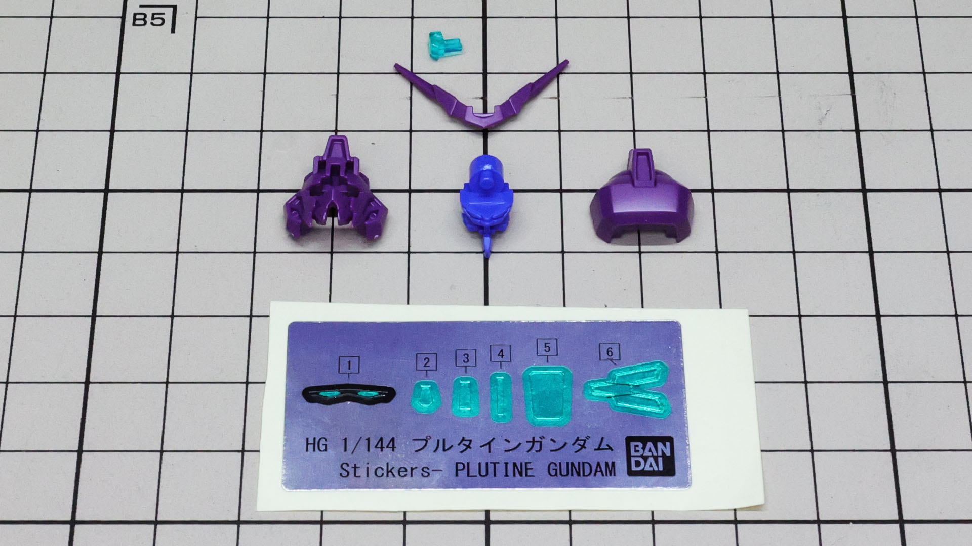 たったの5パーツ！マスクはヘルメットに一体成型です