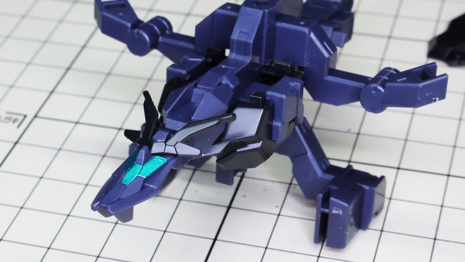 アンテナはプルタインガンダム時にコアガンダムII＋の頭部に装着されるものです。接着してはなりません！