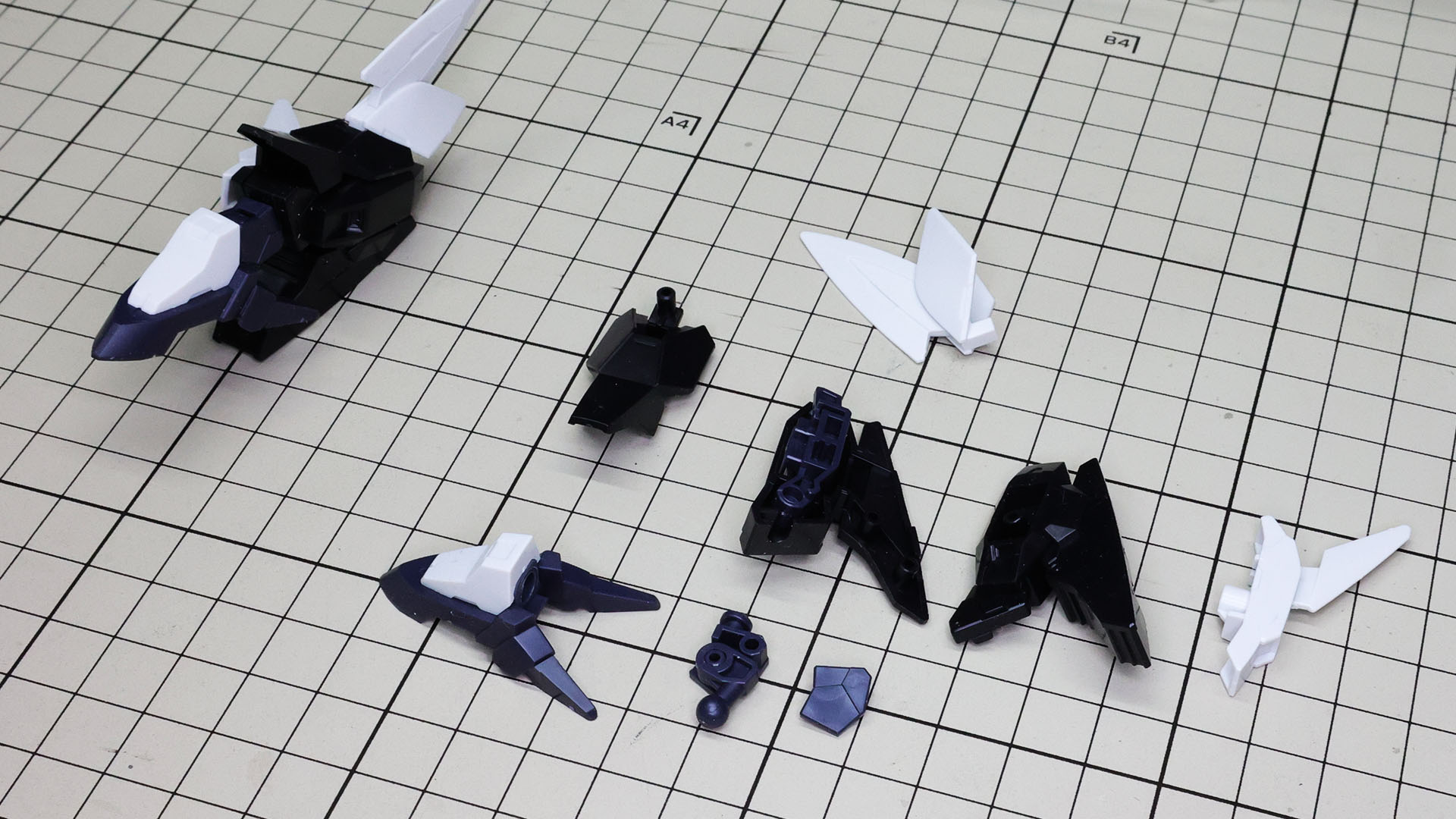 脛部とソールは斜めに接続されることで回転軸を簡単に方向を変えることができます