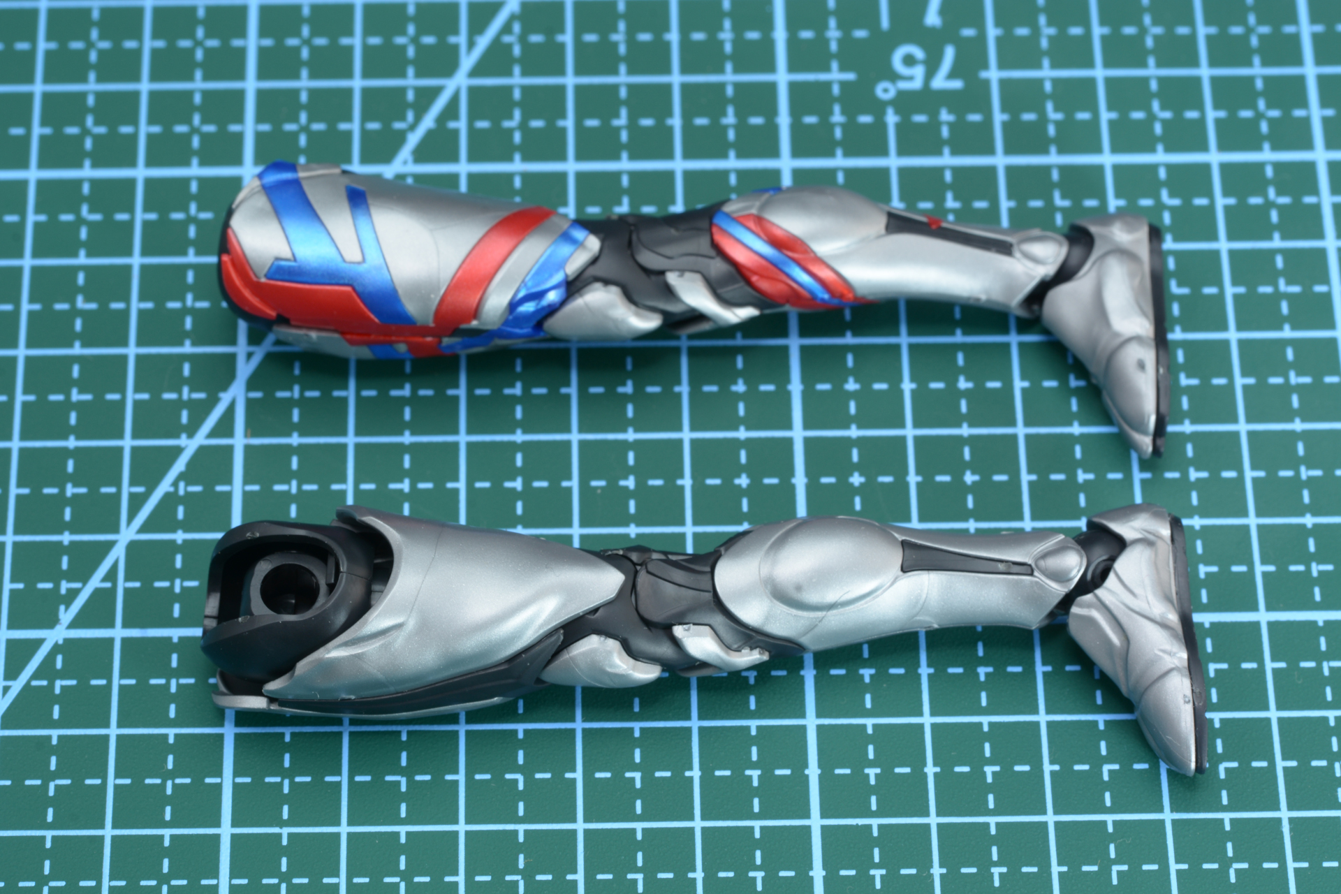 こちらも左右でデザインが大きく異なる