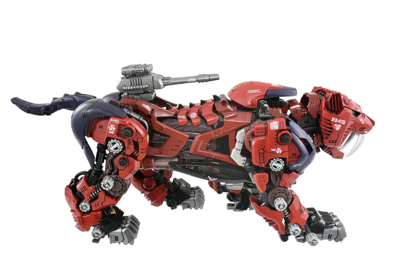 レイヴンはコックピットに登場可能。オーガノイドのシャドーは並べて飾ることができる