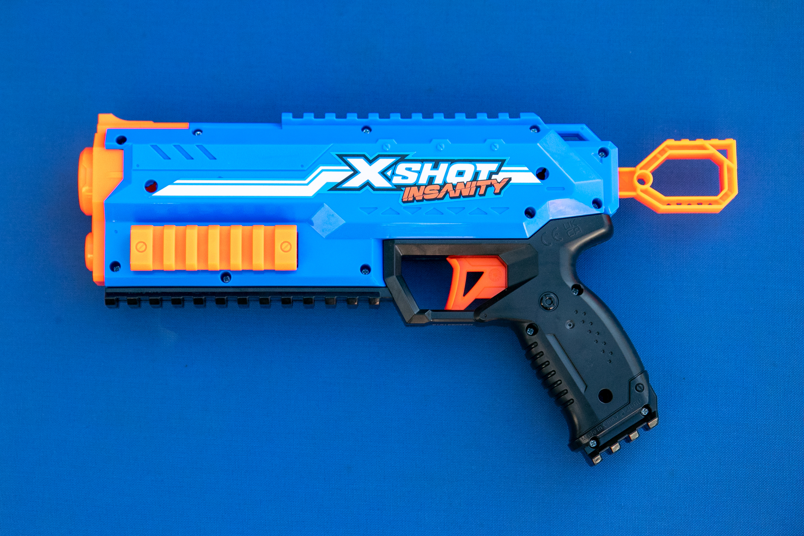本体だけみるとこれまでのXショットと似ているシンプルなデザイン