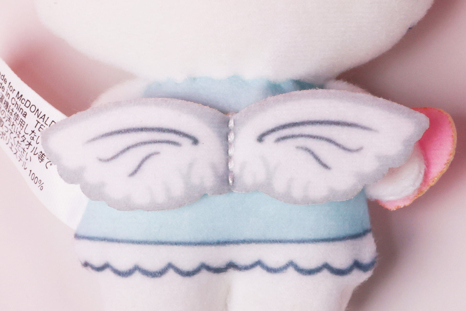 「つばさ」と名前が付けられていることもあってか、背中には天使のような羽が生えている