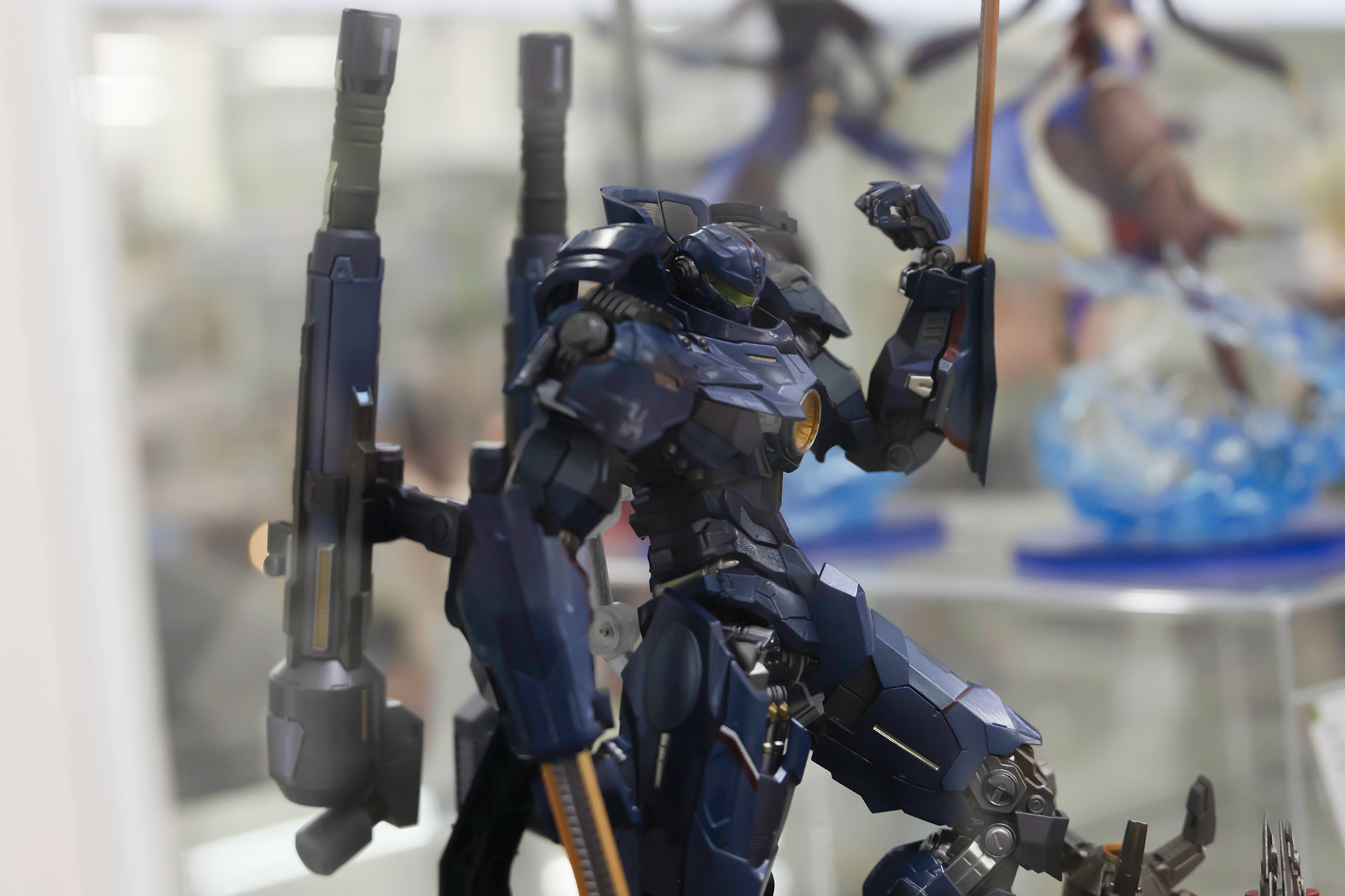 ジプシー・デンジャーらしい、素晴らしいフォルムだ