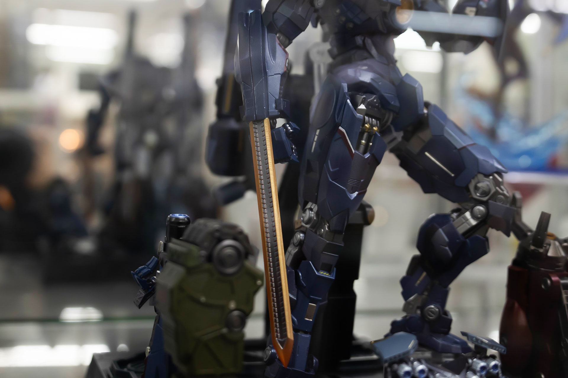 今回の展示では、手にチェーンソードが付けられていた