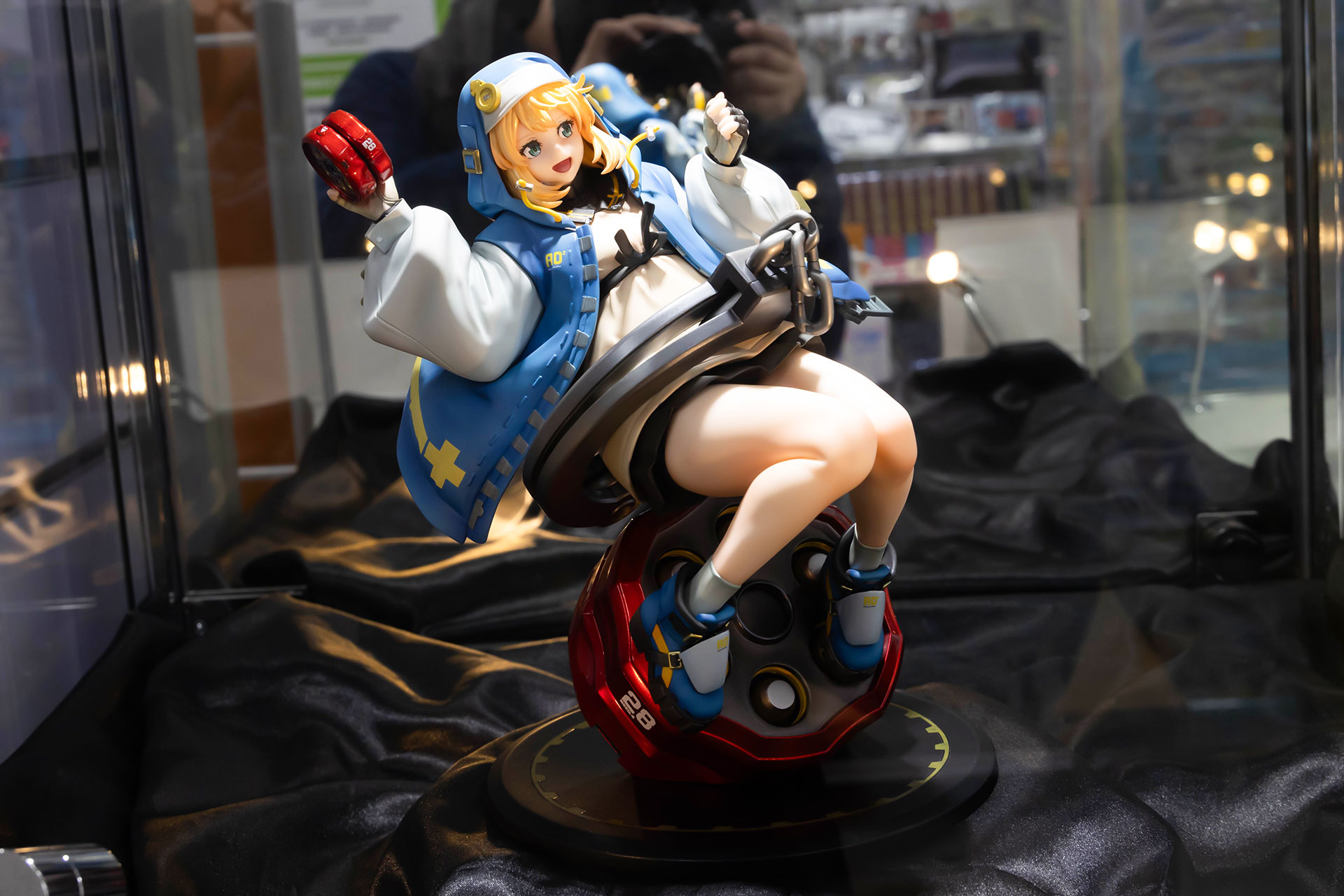 フィギュアの素材はPVCで、全高は265mm