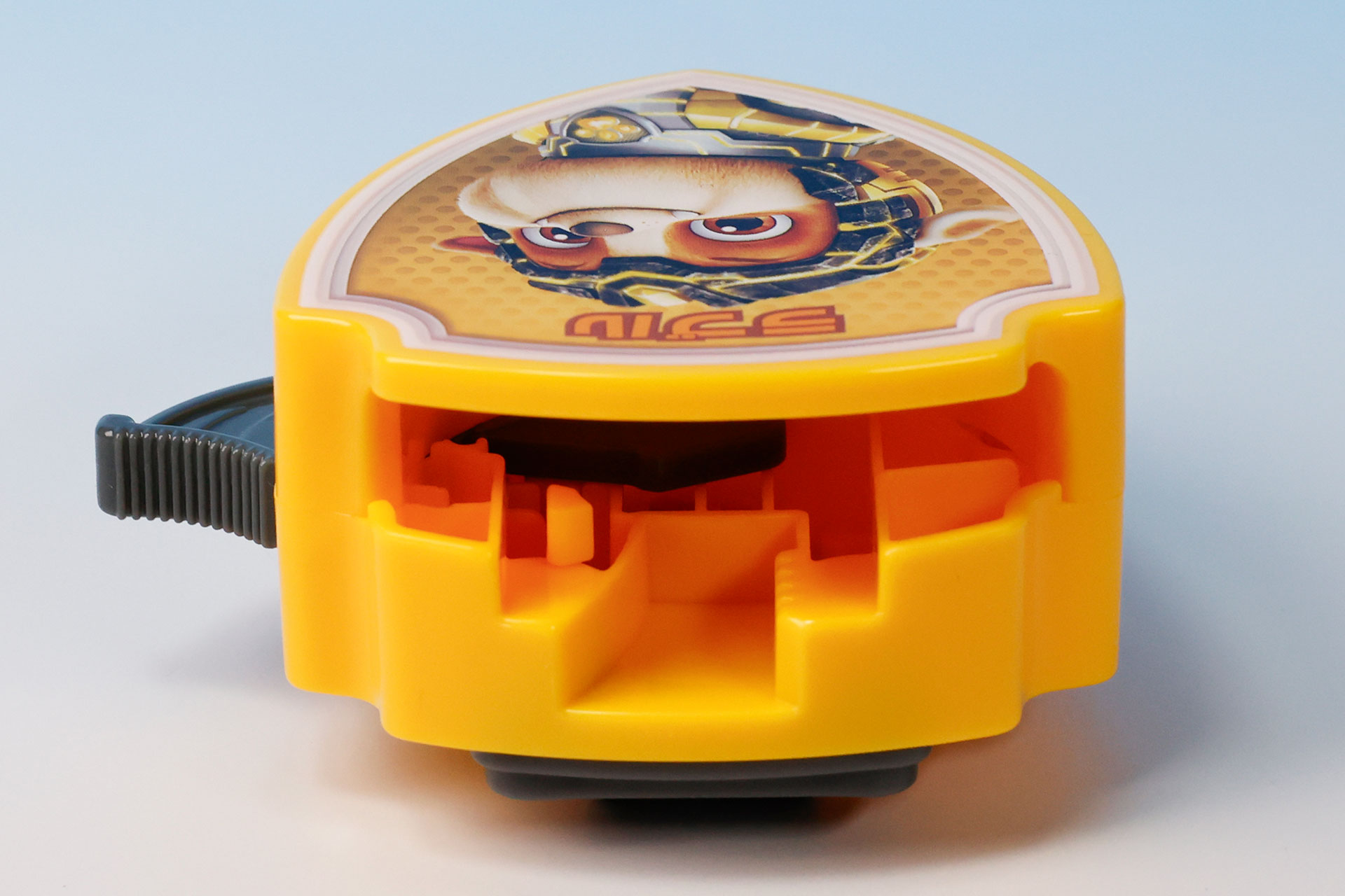 上部のスペースには、付属のコマを取り付けることができる