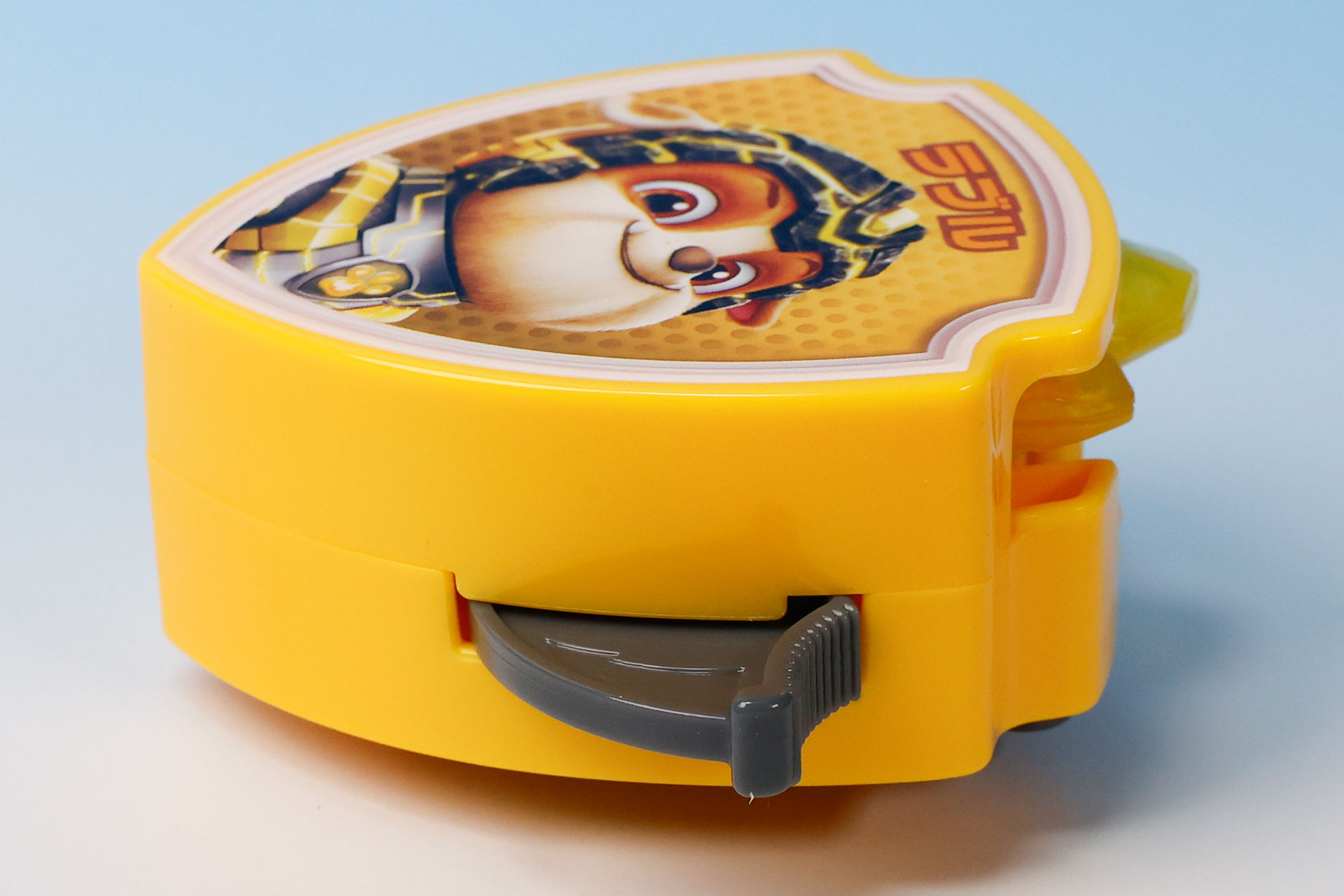 側面にはレバーが取り付けられている