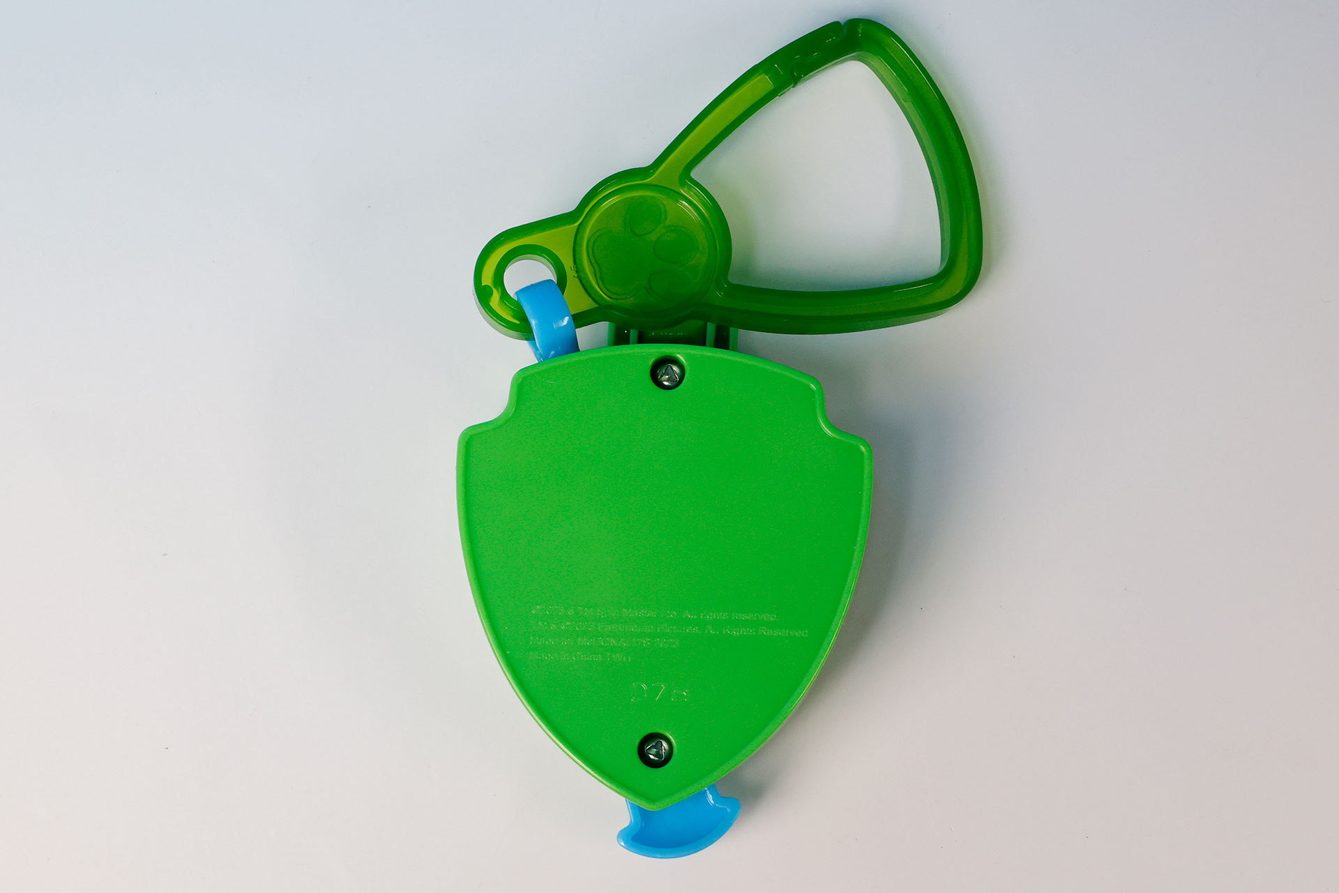 裏面は比較的シンプルだ